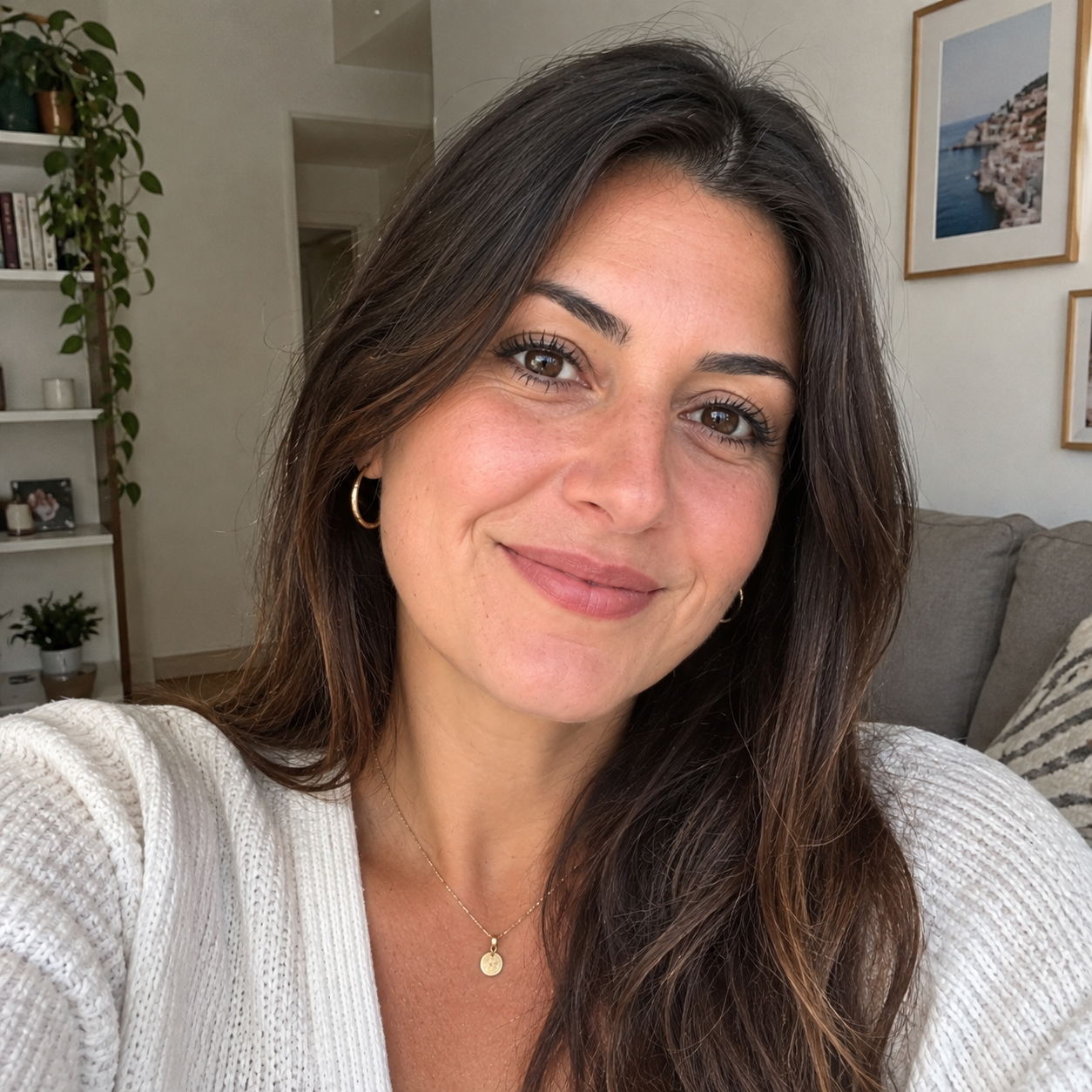 files/Cosy_Home_Selfie_with_Greenery.png